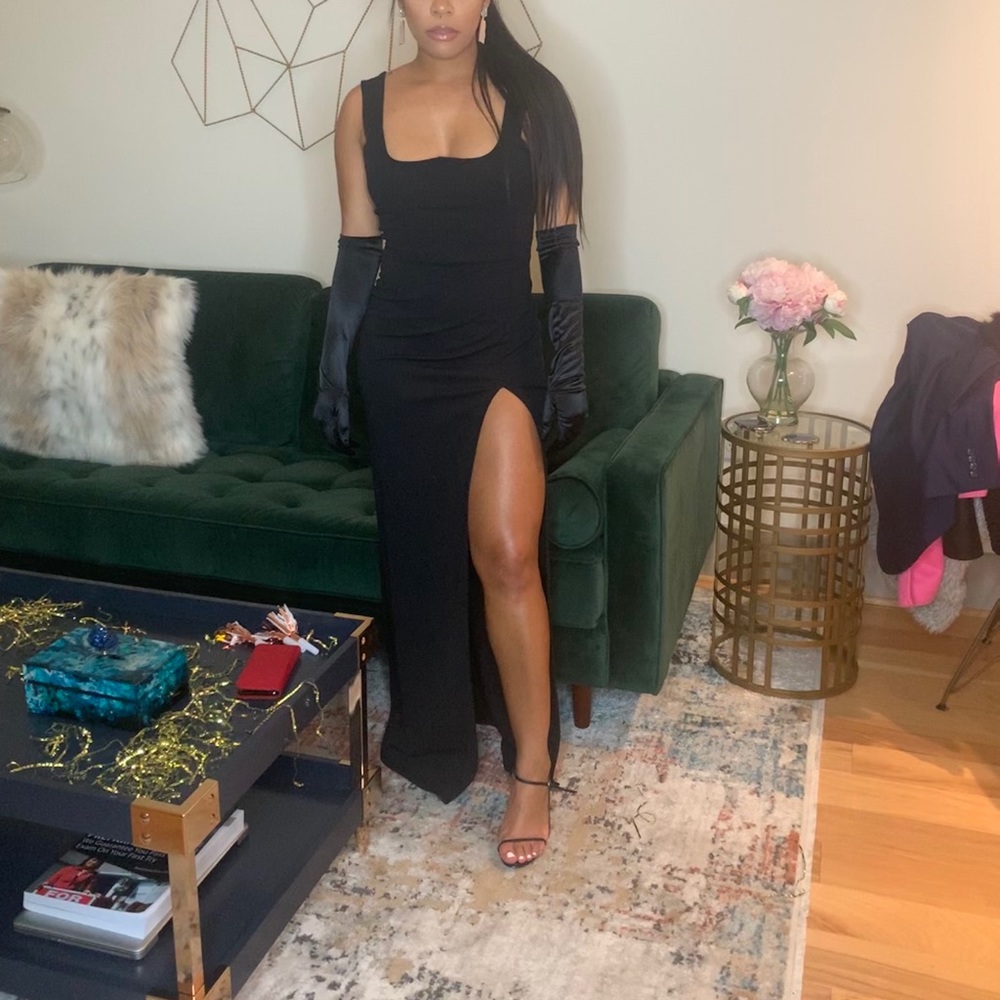 Black dress with sexy mid thigh split - Large